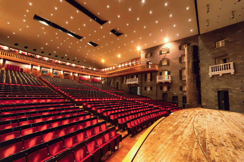 Genova_Teatro_Carlo_Felice_vista_laterale_dal_Palcoscenico