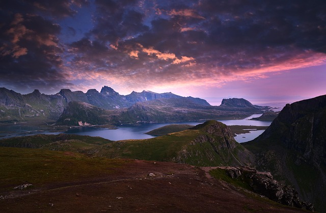 mountains-5784152_640