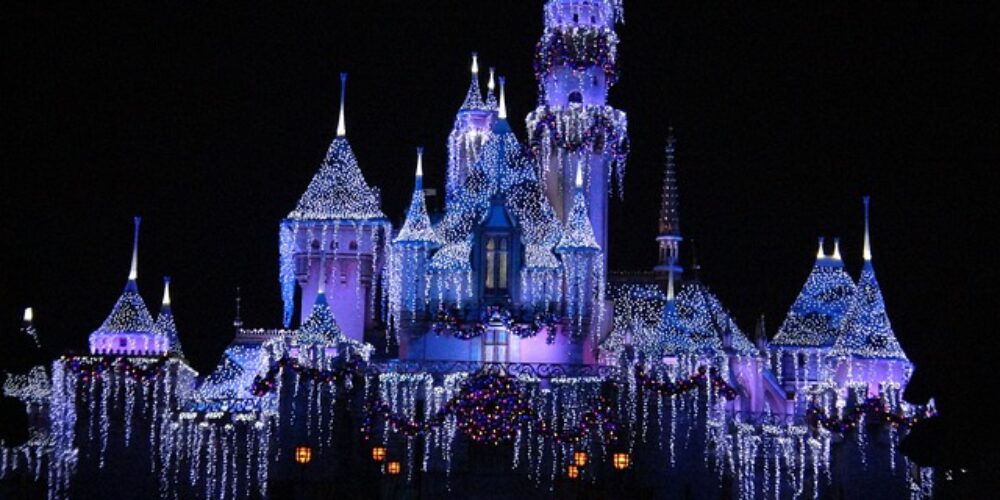 disneyland-105271_640